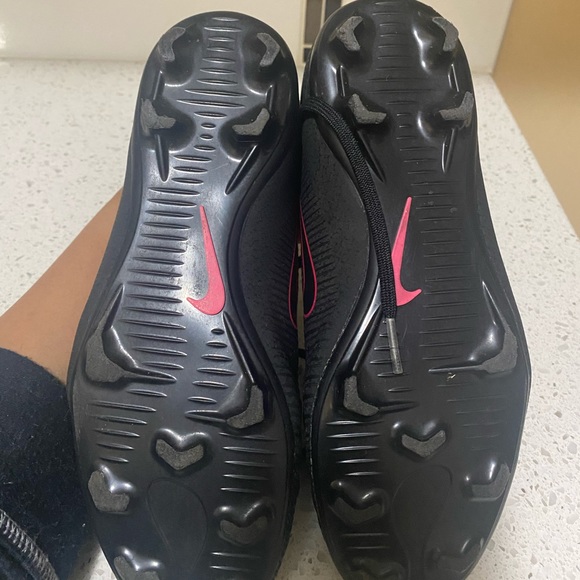 Boys Nike Cleats - Picture 4 of 4